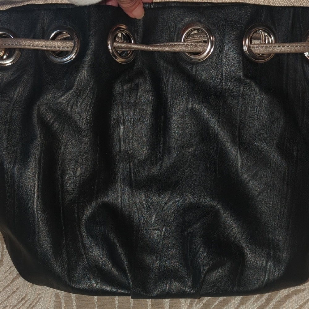 XOXO Stylish Black Shoulder Bag - Picture 3 of 11
